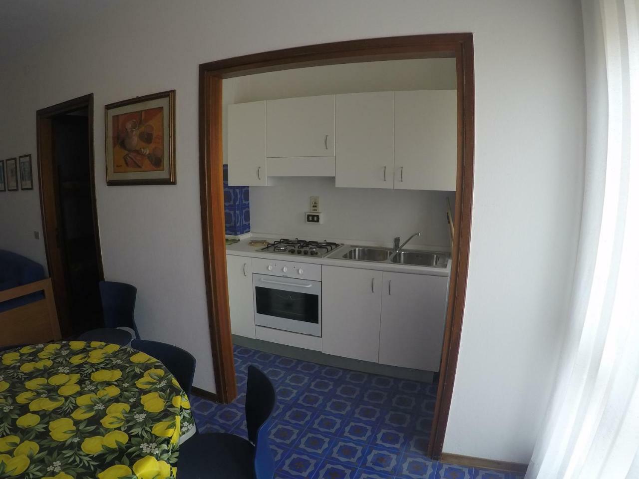 Condominio Commerciale Каорле Екстериор снимка