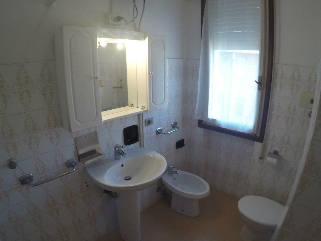 Condominio Commerciale Каорле Екстериор снимка